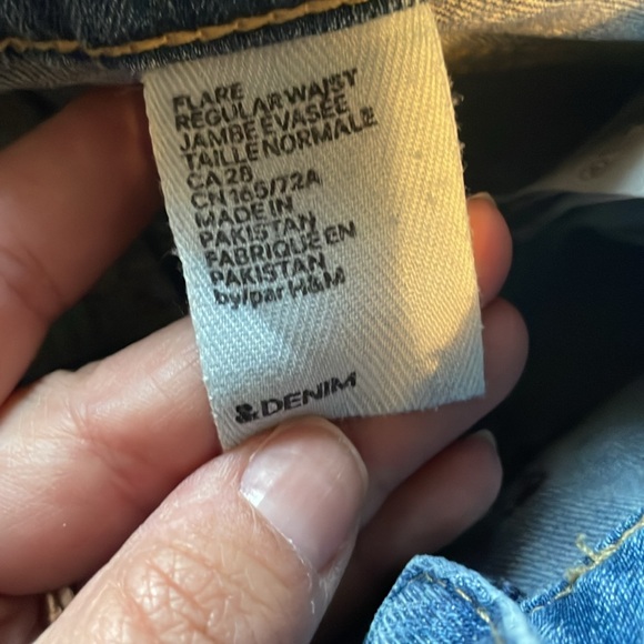 H&M flared jeans. Regular waist height. - Picture 2 of 5
